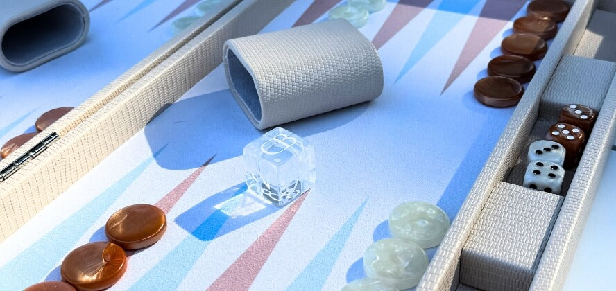 Comment choisir un backgammon haut de gamme : guide des matériaux et finitions
